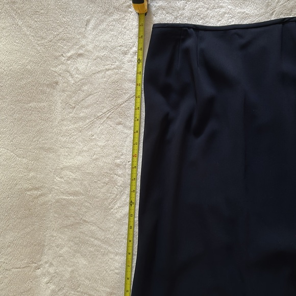 Albert Nipon skirt suit fully lined navy blue. Waist - Picture 13 of 16